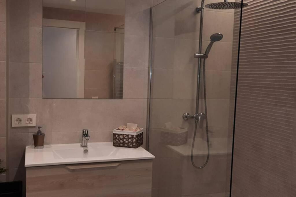Apartamentos Milan 2 Овьедо Экстерьер фото